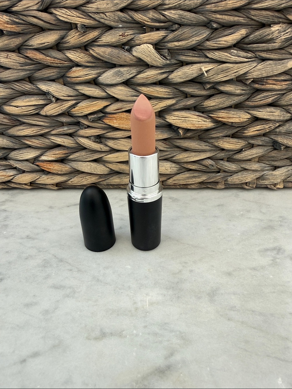 MAC listick - Picture 2 of 3